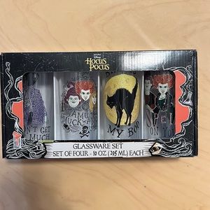 Disney Hocus Pocus Set of 4 10 oz glass tumblers. Brand New!